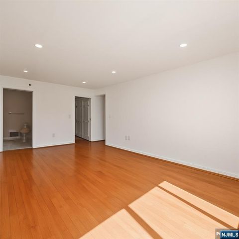 100 Old Palisade Road 914, Fort Lee, NJ 07024