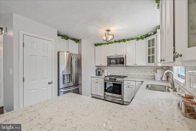 28 MELODY LN, Berkeley Springs, WV 25411