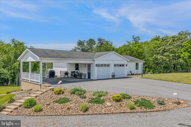 28 MELODY LN, Berkeley Springs, WV 25411