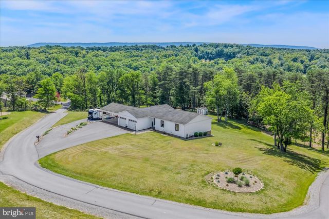 28 MELODY LN, Berkeley Springs, WV 25411