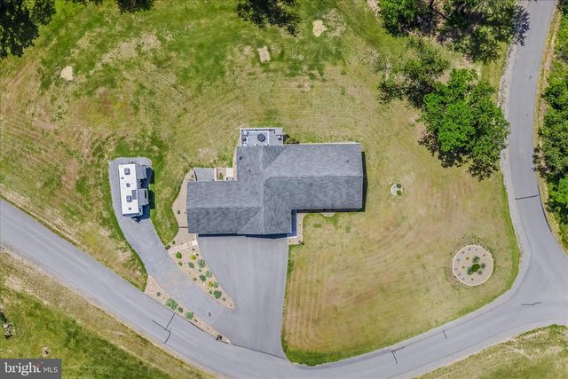 28 MELODY LN, Berkeley Springs, WV 25411