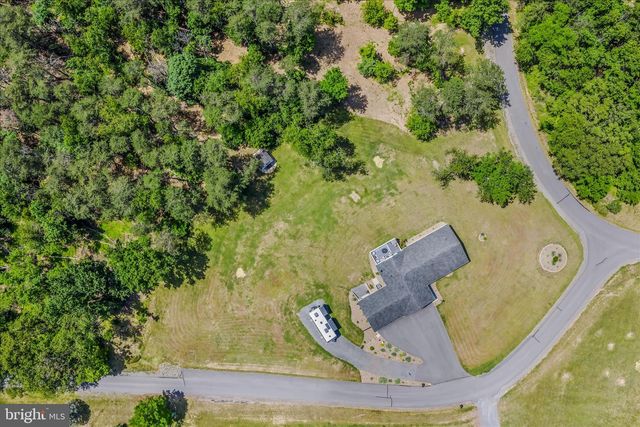 28 MELODY LN, Berkeley Springs, WV 25411
