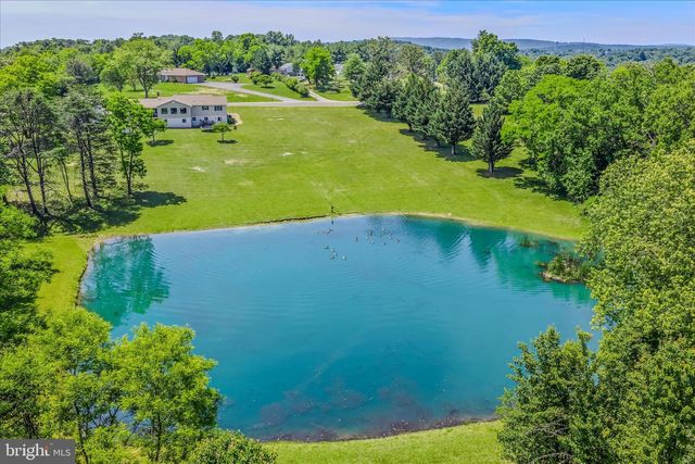 28 MELODY LN, Berkeley Springs, WV 25411