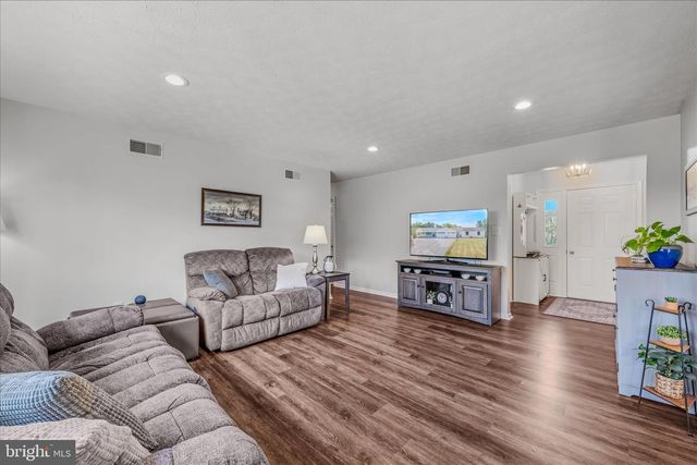 28 MELODY LN, Berkeley Springs, WV 25411