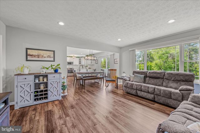 28 MELODY LN, Berkeley Springs, WV 25411
