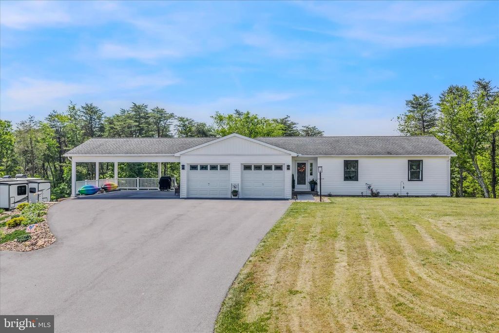 28 MELODY LN, Berkeley Springs, WV 25411