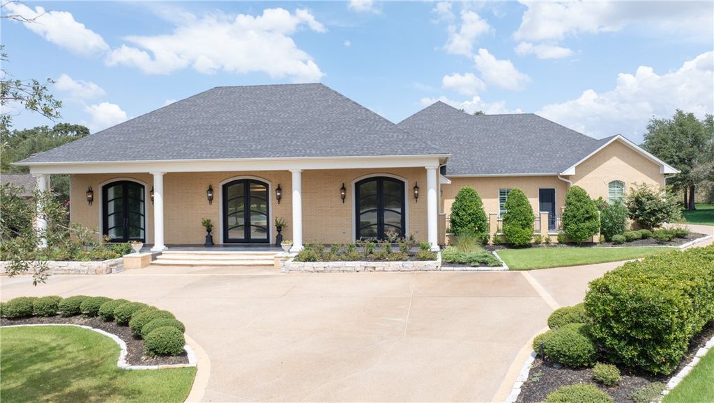 4211 Serrano Court, Bryan, TX 77802 — exterior