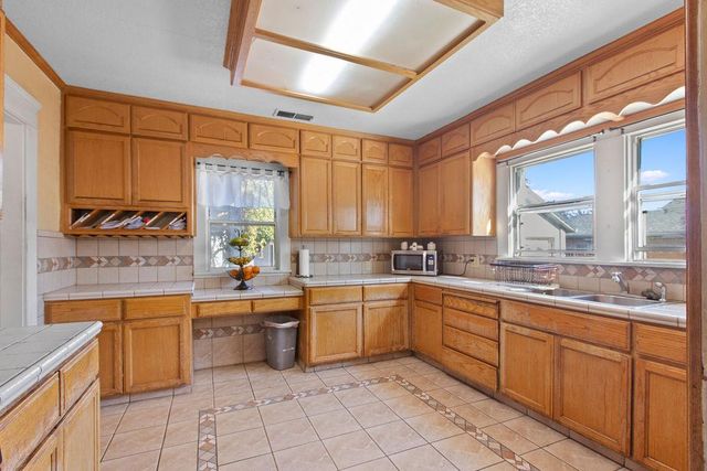 329 E Walnut St, Lodi, CA 95240