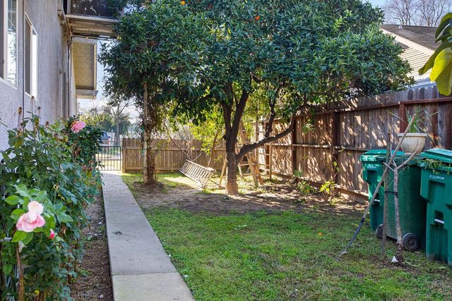 329 E Walnut St, Lodi, CA 95240