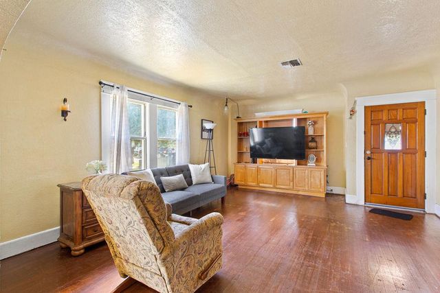 329 E Walnut St, Lodi, CA 95240