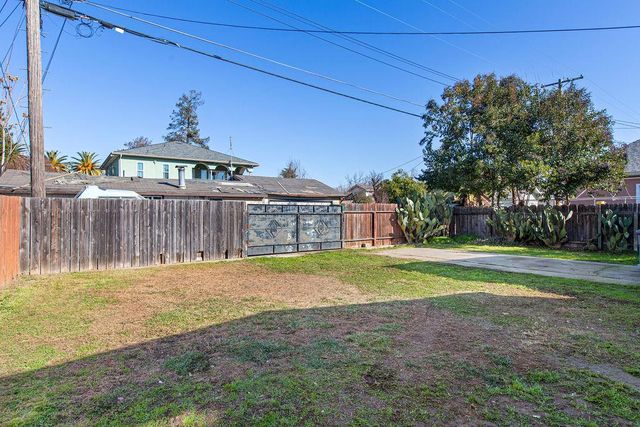 329 E Walnut St, Lodi, CA 95240