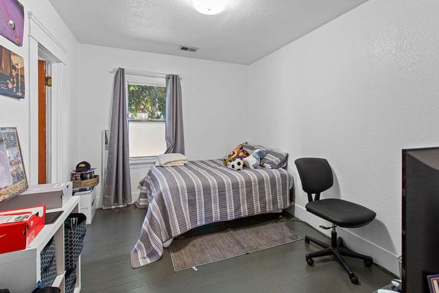 329 E Walnut St, Lodi, CA 95240