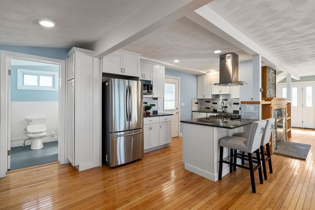 43 Maple Ave, Nahant, MA 01908