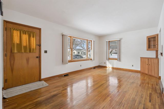 240 Marie Avenue, Elk Run Heights, IA 50707