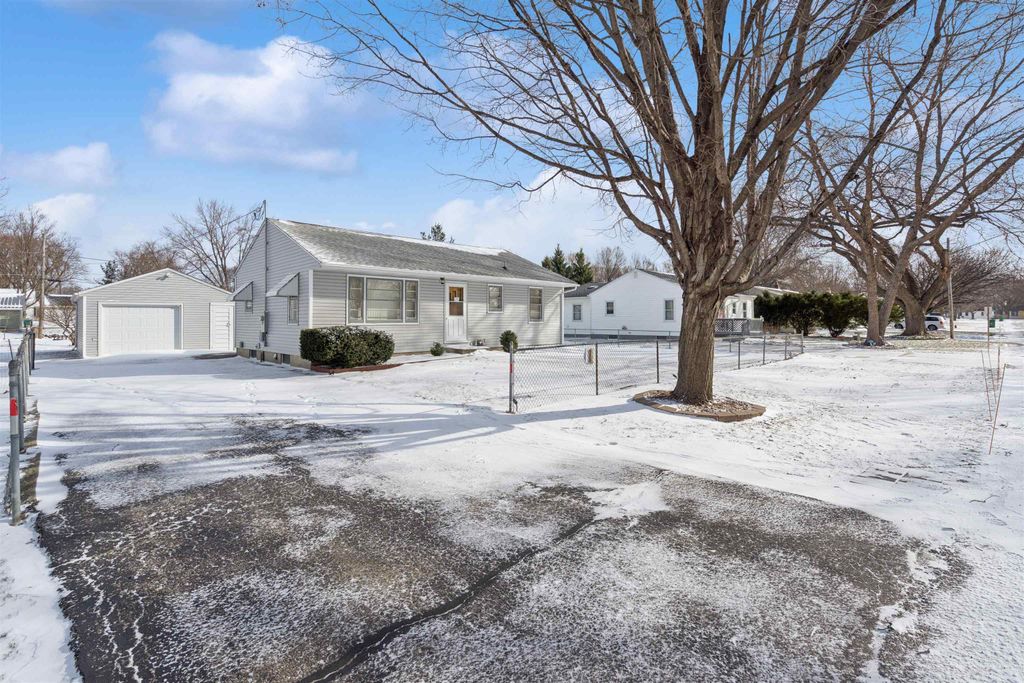 240 Marie Avenue, Elk Run Heights, IA 50707