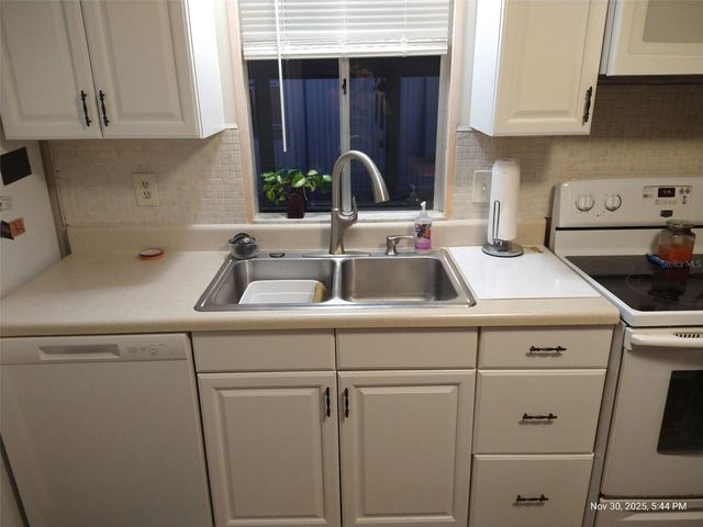 8454 BREEZE HILL DRIVE, Lake Wales, FL 33898