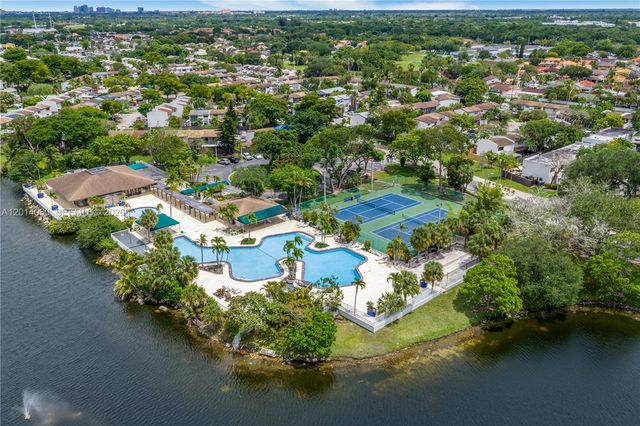 6929 SW 110th Ave, Miami, FL 33173