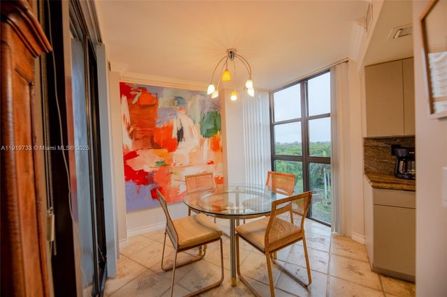 1000 Quayside Ter 812, Miami, FL 33138