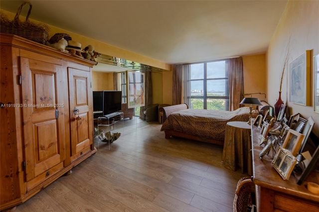 1000 Quayside Ter 812, Miami, FL 33138