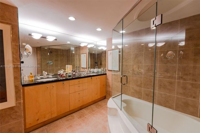 1000 Quayside Ter 812, Miami, FL 33138