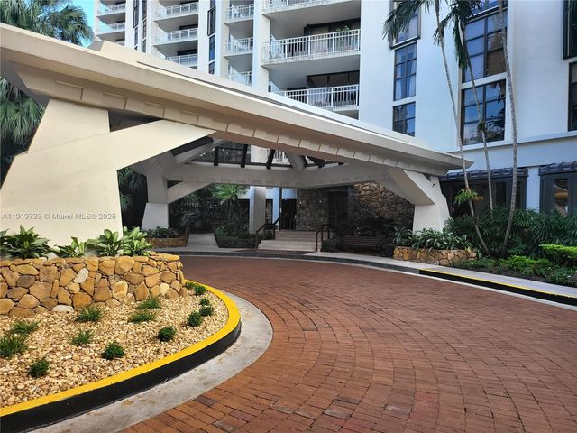1000 Quayside Ter 812, Miami, FL 33138