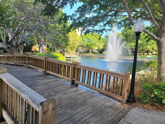 1000 Quayside Ter 812, Miami, FL 33138