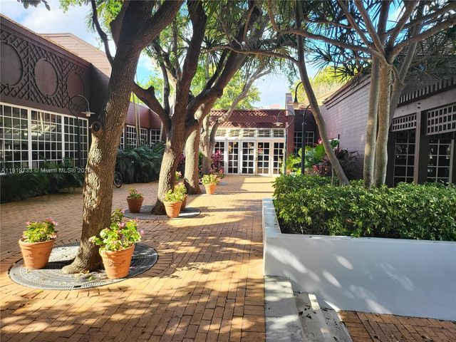 1000 Quayside Ter 812, Miami, FL 33138