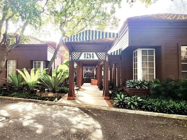 1000 Quayside Ter 812, Miami, FL 33138