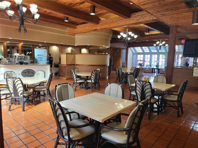 1000 Quayside Ter 812, Miami, FL 33138