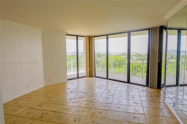 1000 Quayside Ter 812, Miami, FL 33138