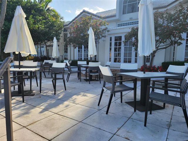 1000 Quayside Ter 812, Miami, FL 33138