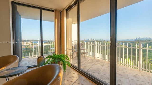 1000 Quayside Ter 812, Miami, FL 33138