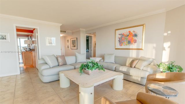 1000 Quayside Ter 812, Miami, FL 33138