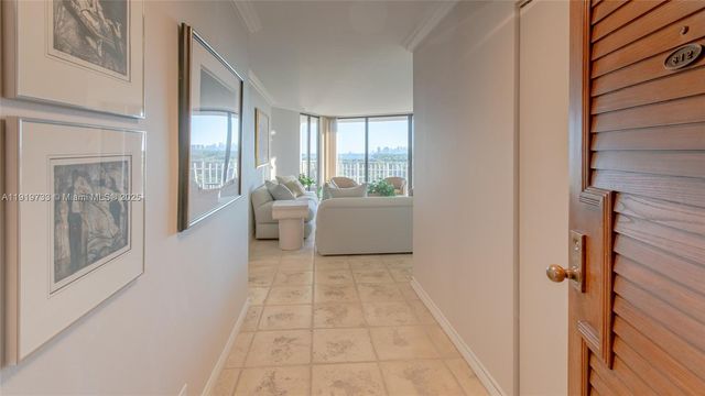 1000 Quayside Ter 812, Miami, FL 33138