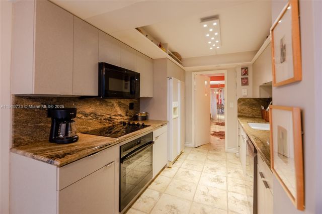 1000 Quayside Ter 812, Miami, FL 33138