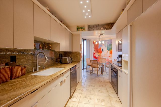 1000 Quayside Ter 812, Miami, FL 33138