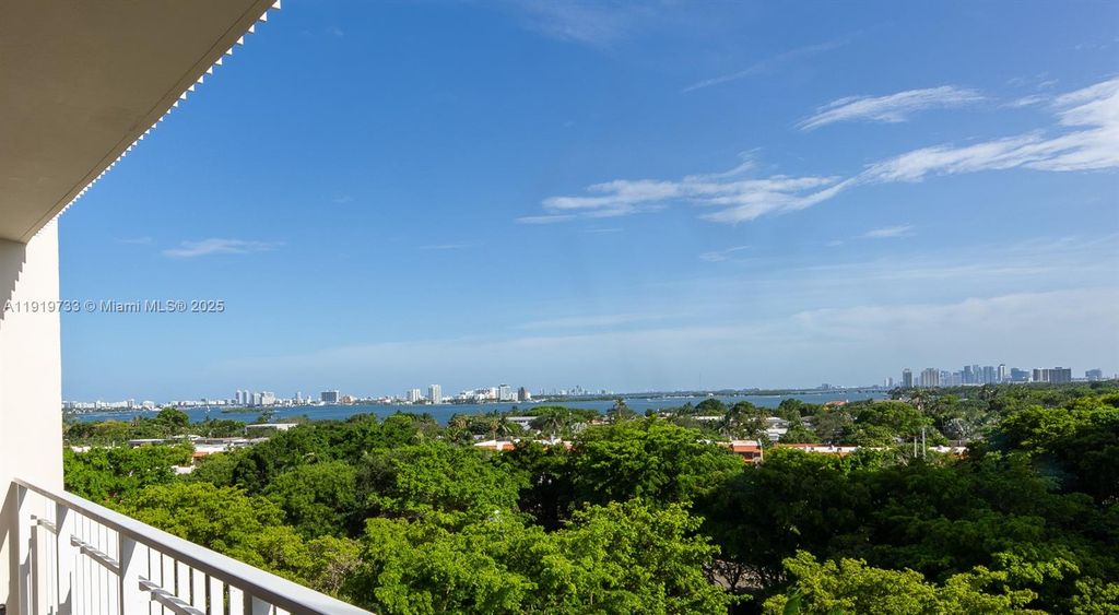 1000 Quayside Ter 812, Miami, FL 33138