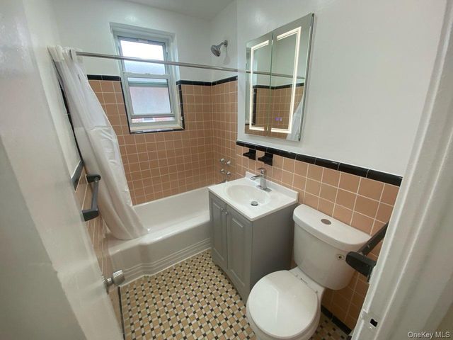 32 Cathedral Avenue 6C, Hempstead, NY 11550