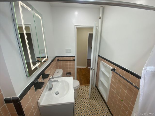 32 Cathedral Avenue 6C, Hempstead, NY 11550