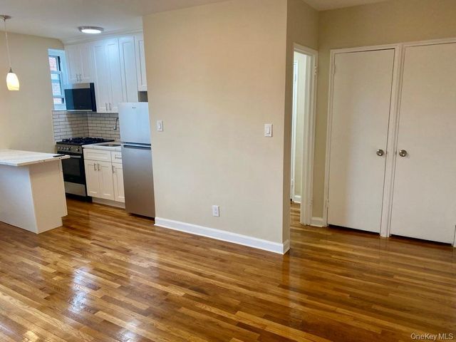 32 Cathedral Avenue 6C, Hempstead, NY 11550