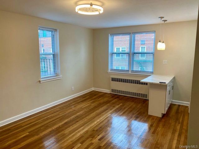 32 Cathedral Avenue 6C, Hempstead, NY 11550