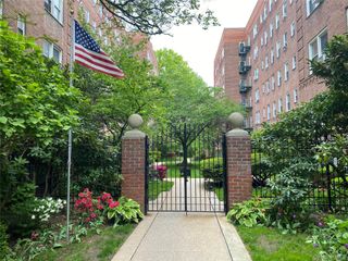 32 Cathedral Avenue 6C, Hempstead, NY 11550