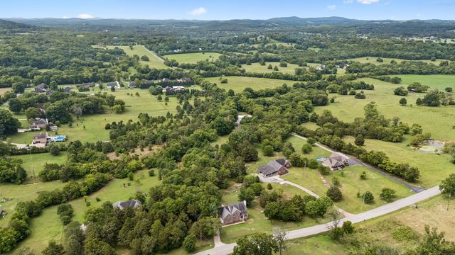 2258 Eastover Rd, Lebanon, TN 37090