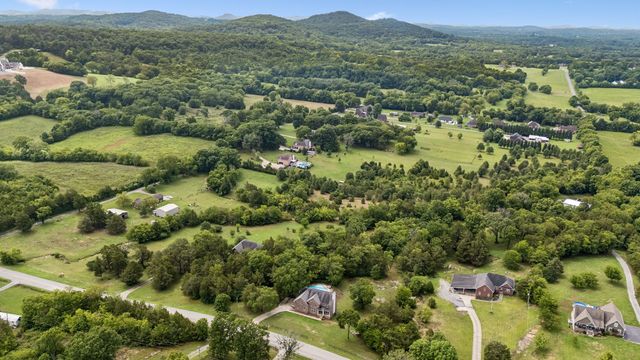 2258 Eastover Rd, Lebanon, TN 37090