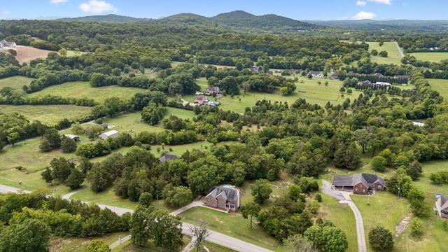 2258 Eastover Rd, Lebanon, TN 37090