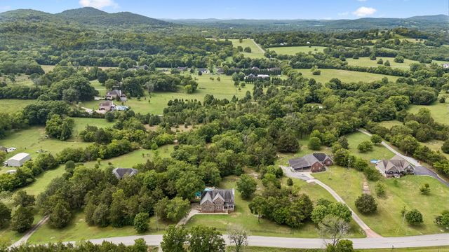 2258 Eastover Rd, Lebanon, TN 37090