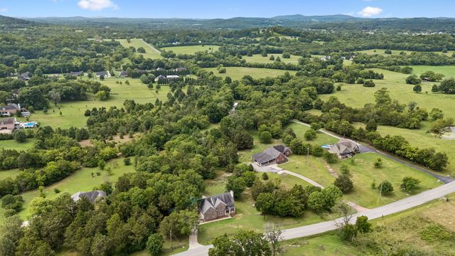 2258 Eastover Rd, Lebanon, TN 37090