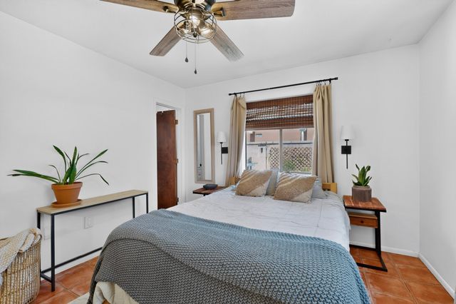 1277 Calle La Mirada, Santa Fe, NM 87507