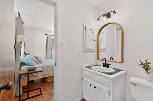 1277 Calle La Mirada, Santa Fe, NM 87507