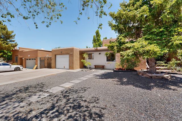 1277 Calle La Mirada, Santa Fe, NM 87507